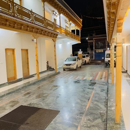 Hotel Dimbir Regency Leh Esterno foto