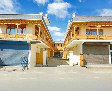Hotel Dimbir Regency Leh Esterno foto