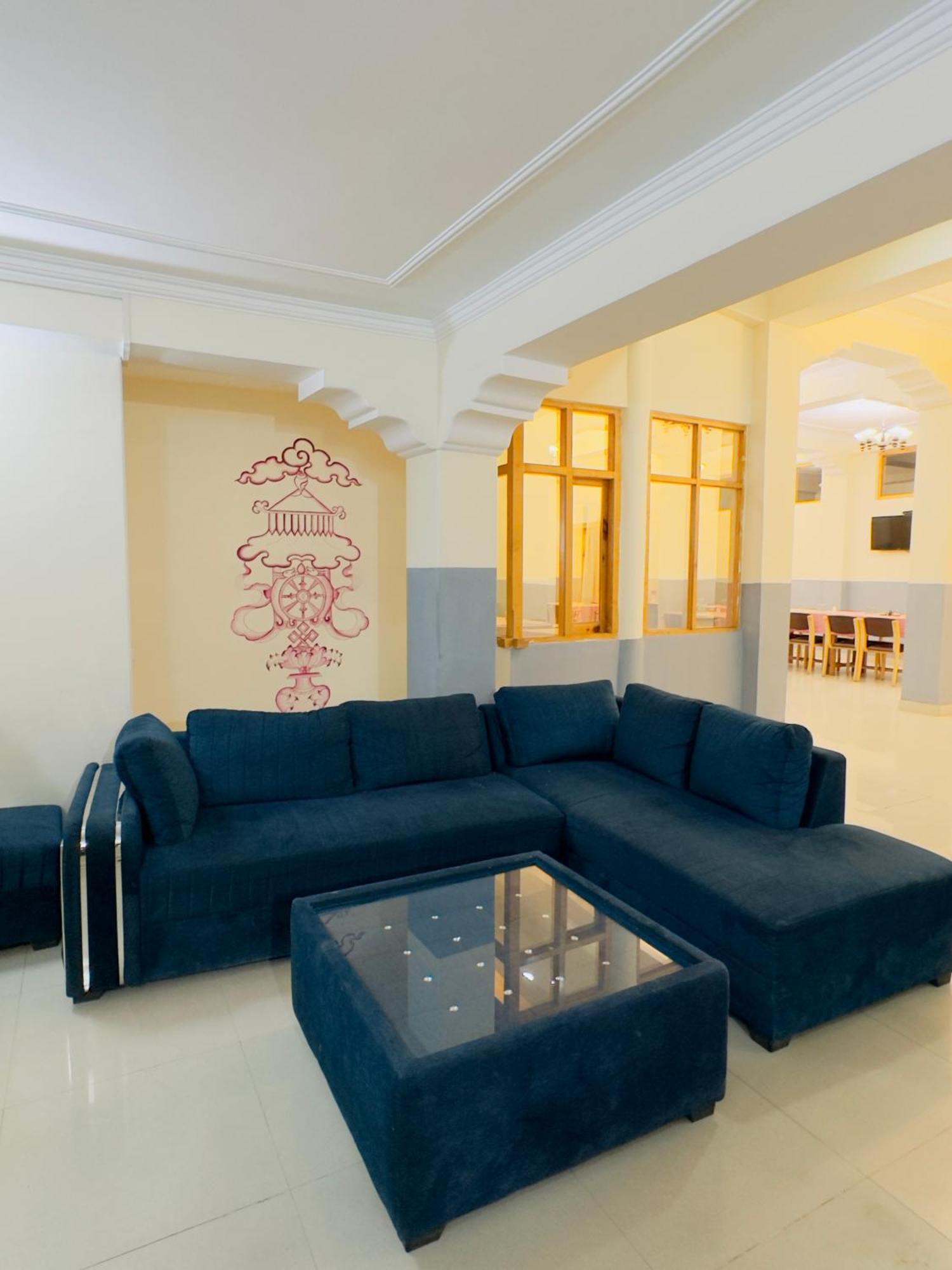 Hotel Dimbir Regency Leh Esterno foto