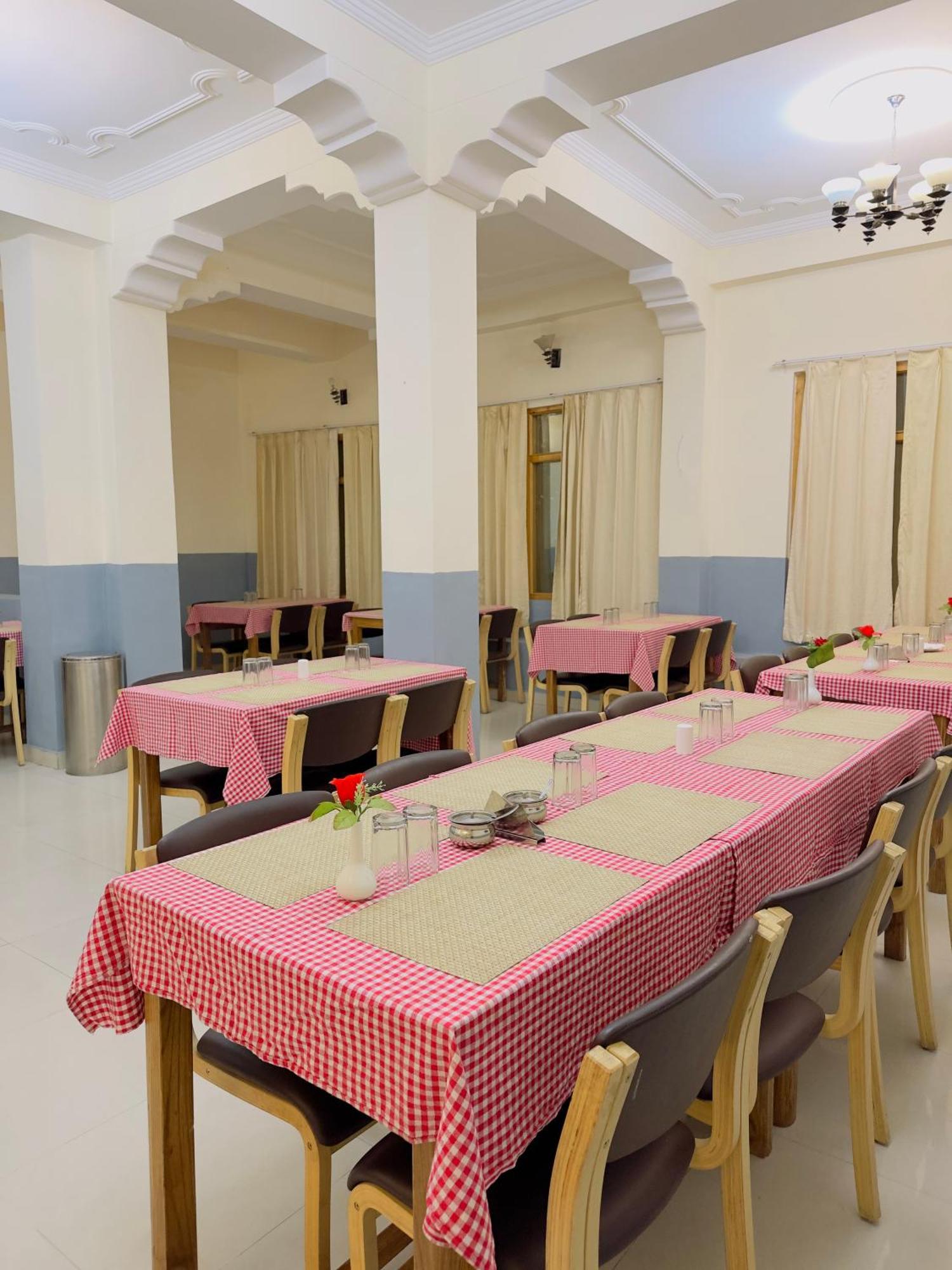 Hotel Dimbir Regency Leh Esterno foto