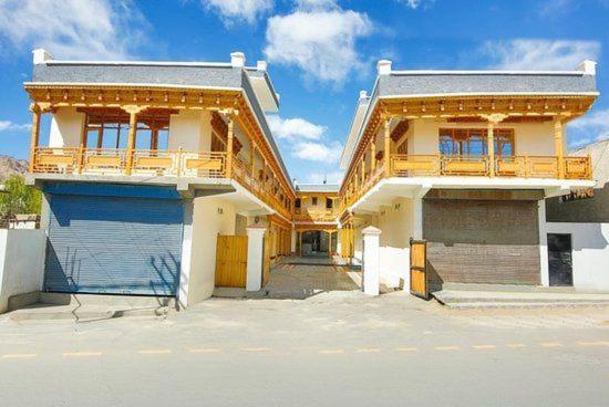 Hotel Dimbir Regency Leh Esterno foto
