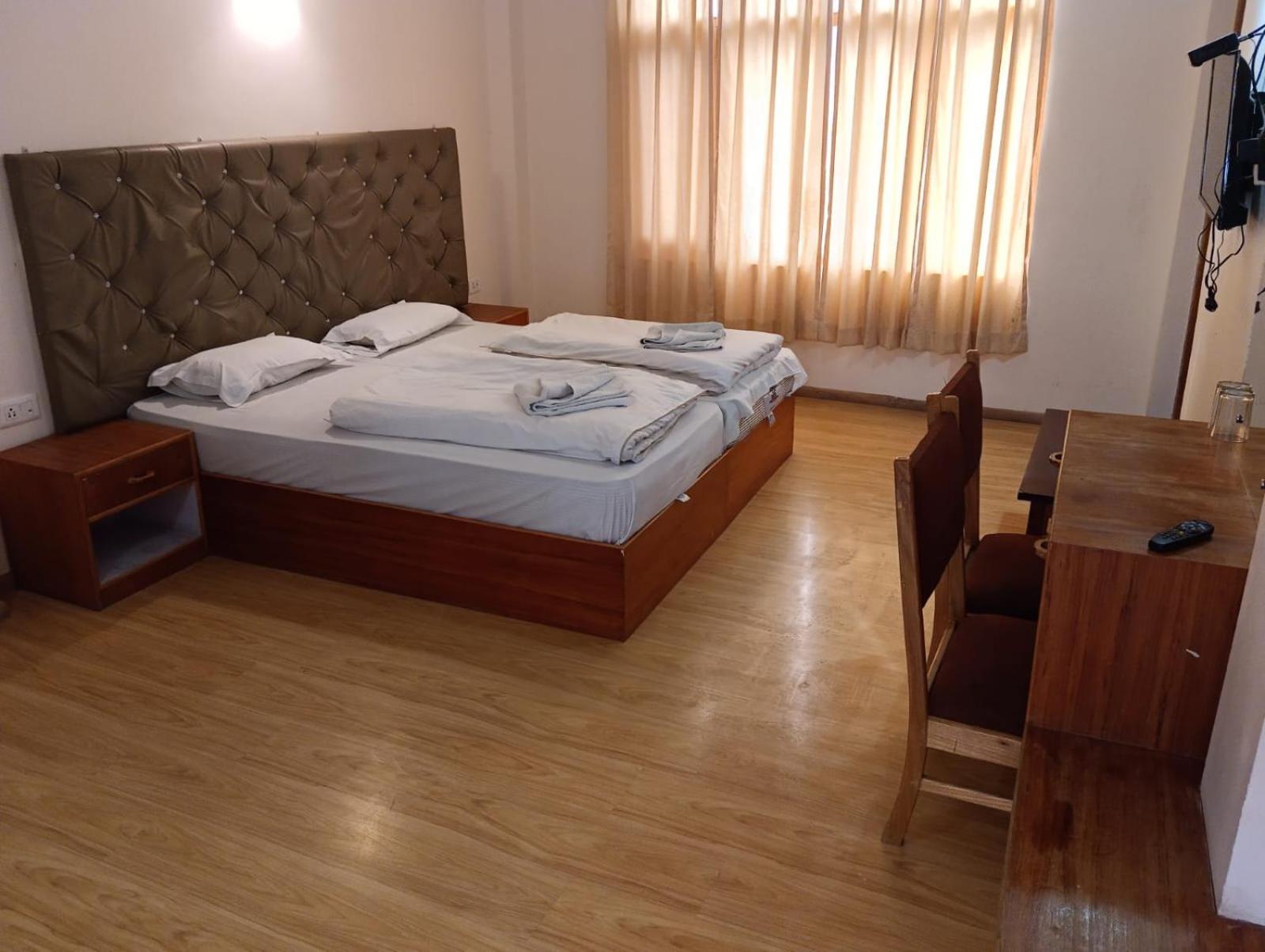 Hotel Dimbir Regency Leh Esterno foto