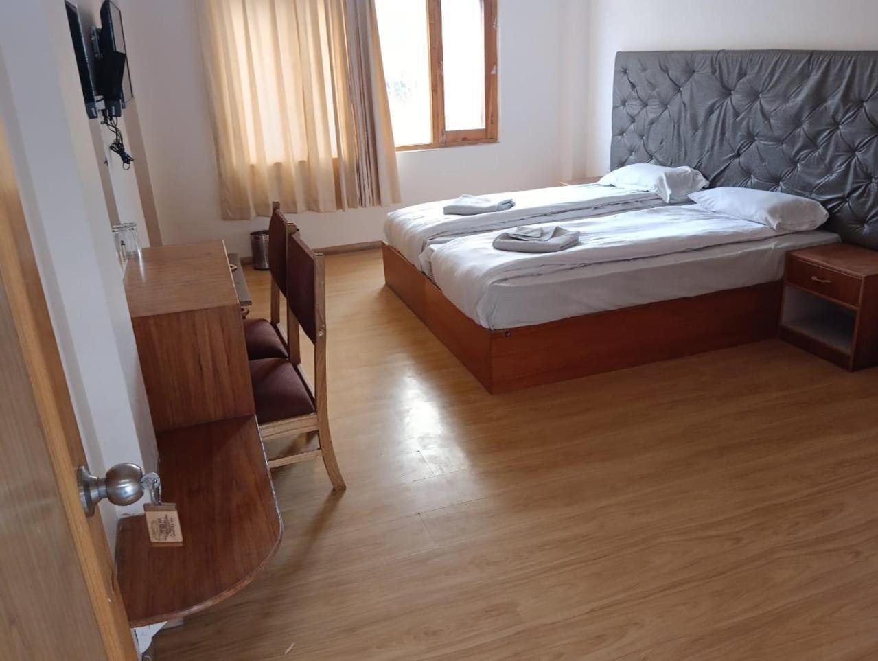 Hotel Dimbir Regency Leh Esterno foto