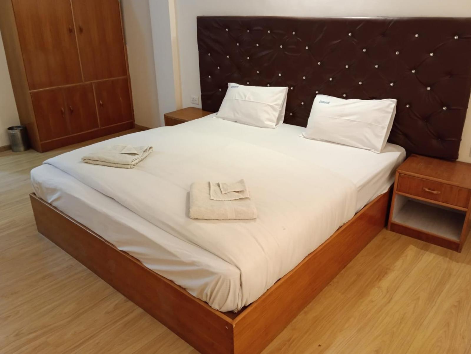Hotel Dimbir Regency Leh Esterno foto