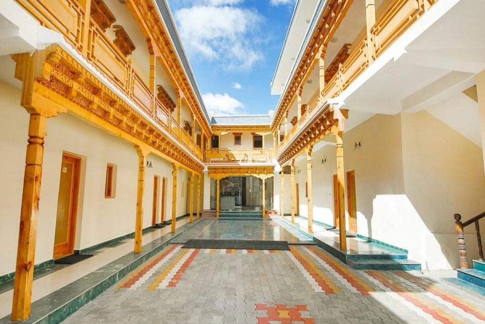 Hotel Dimbir Regency Leh Esterno foto